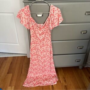 Flutter sleeve dress